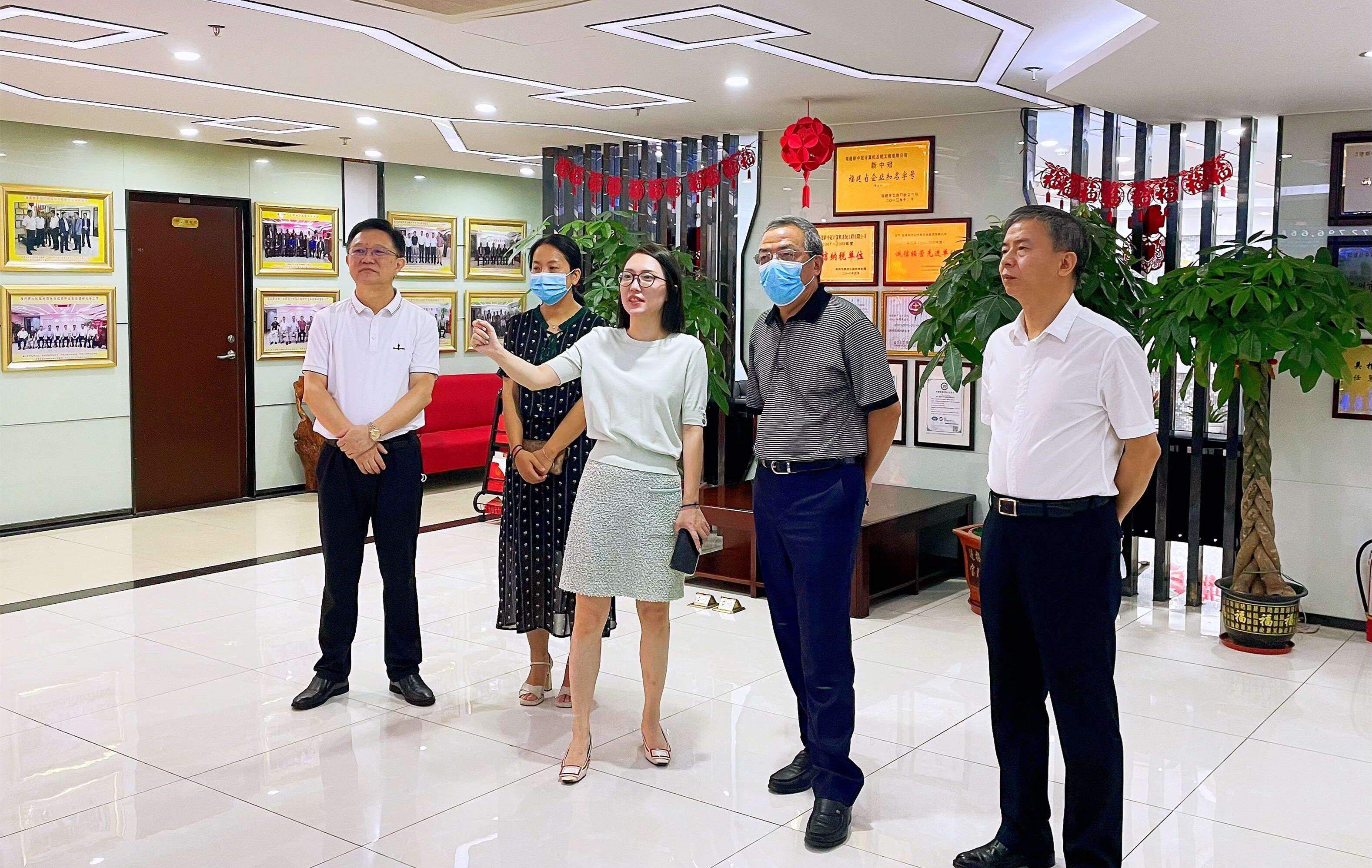 市人大常委会副主任雷成财一行走访新中冠